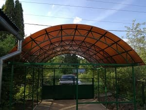 Арочный навес с поликарбонатом
